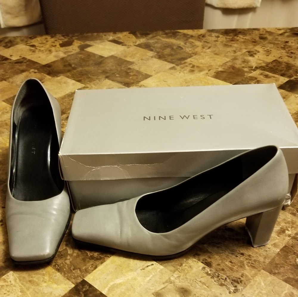Grey leather pumps